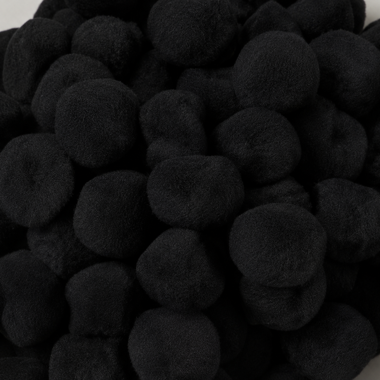 1" Pom Poms Black