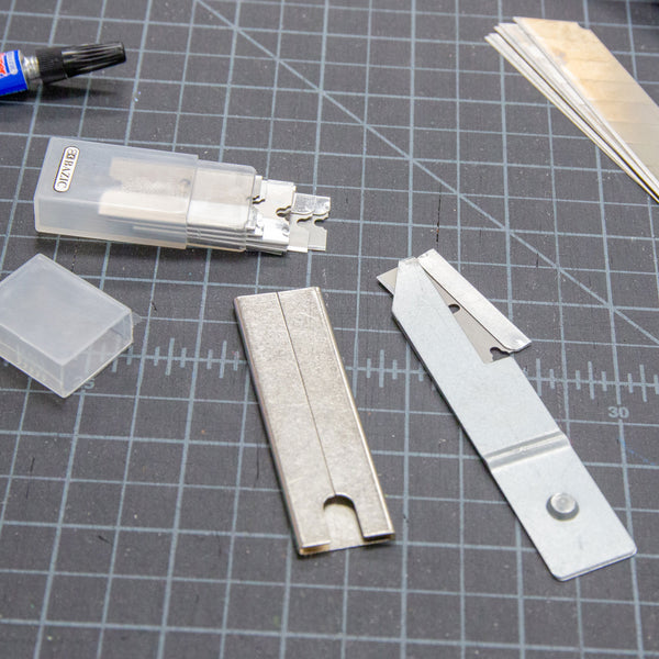 Replacement Razor Blade w/ Tube (8/Tube)